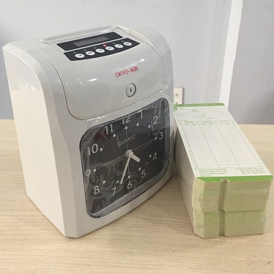 Máy chấm công Thẻ Giấy Okyo A08/N08 - Trắng xám, in kim, 6 cột, 3 ca làm việc, 8 năm bộ nhớ, tặng 200 thẻ