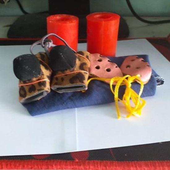 COMBO PHỤ KIỆN GÀ ĐÁ GỒM : 4 BỊT CỰA , 2 BỊT MỎ , 2 TẠ GÀ , 1 ÁO GÀ