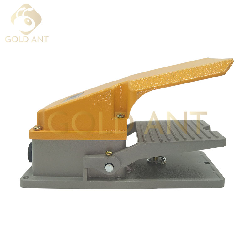 Công tắc đạp chân