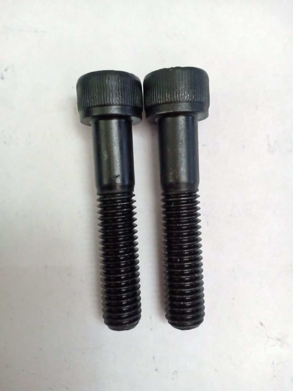 1 bịch 50 con bulong lục giác thép 10x50 nr m.e hoàng khang