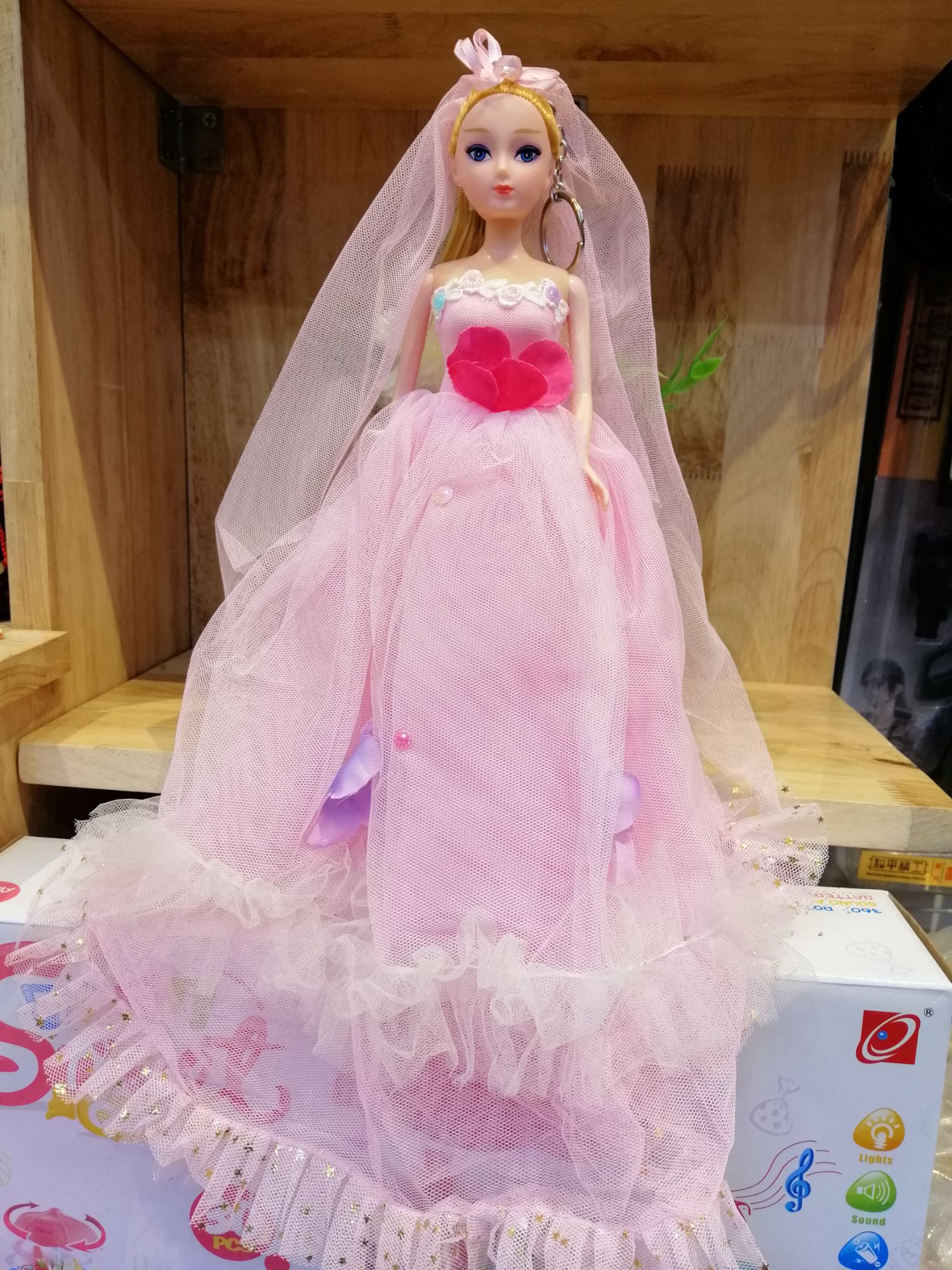 BÚP BÊ CÔNG CHÚA. CÔ DÂU SIZE 28CM.CẢ VÁY DÀI 38CM.