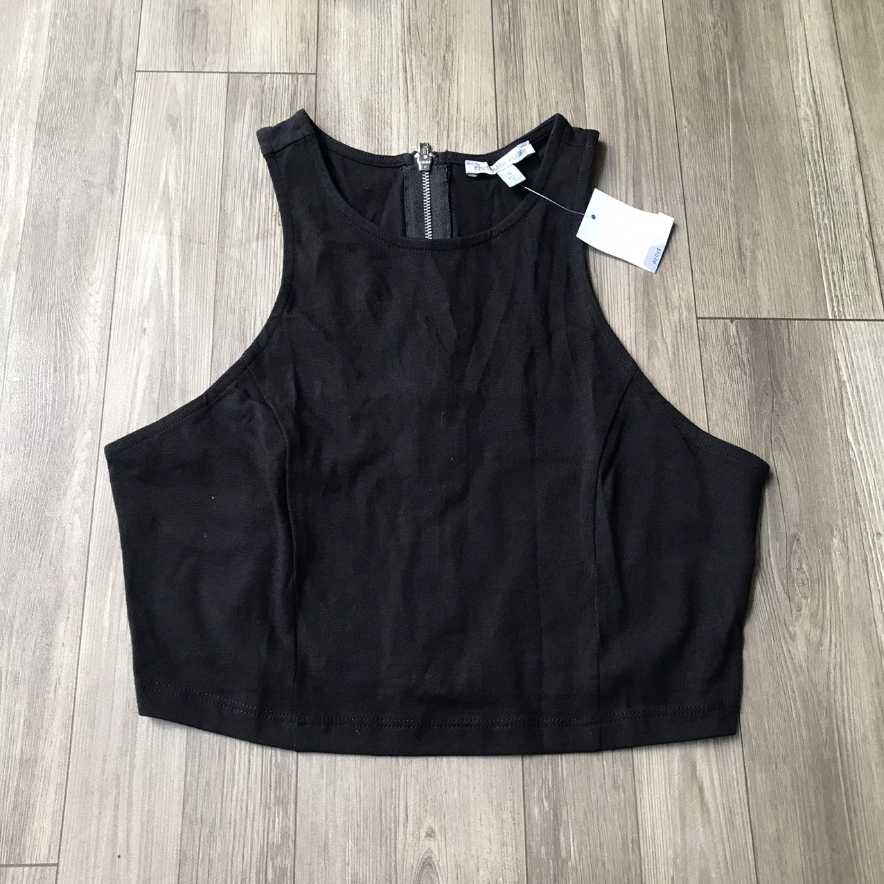 Áo crop top CharlotteRuss* vnxk dư xịn