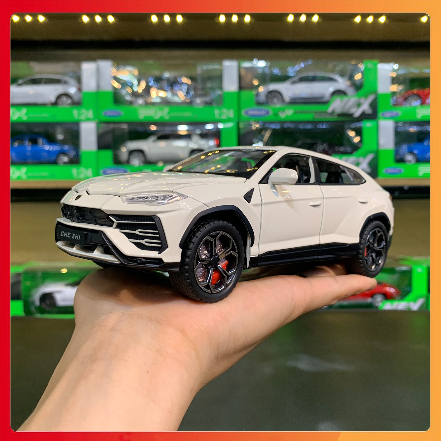 Mô hình xe lamborghini urus tỉ lệ 1:24 hãng chezhi