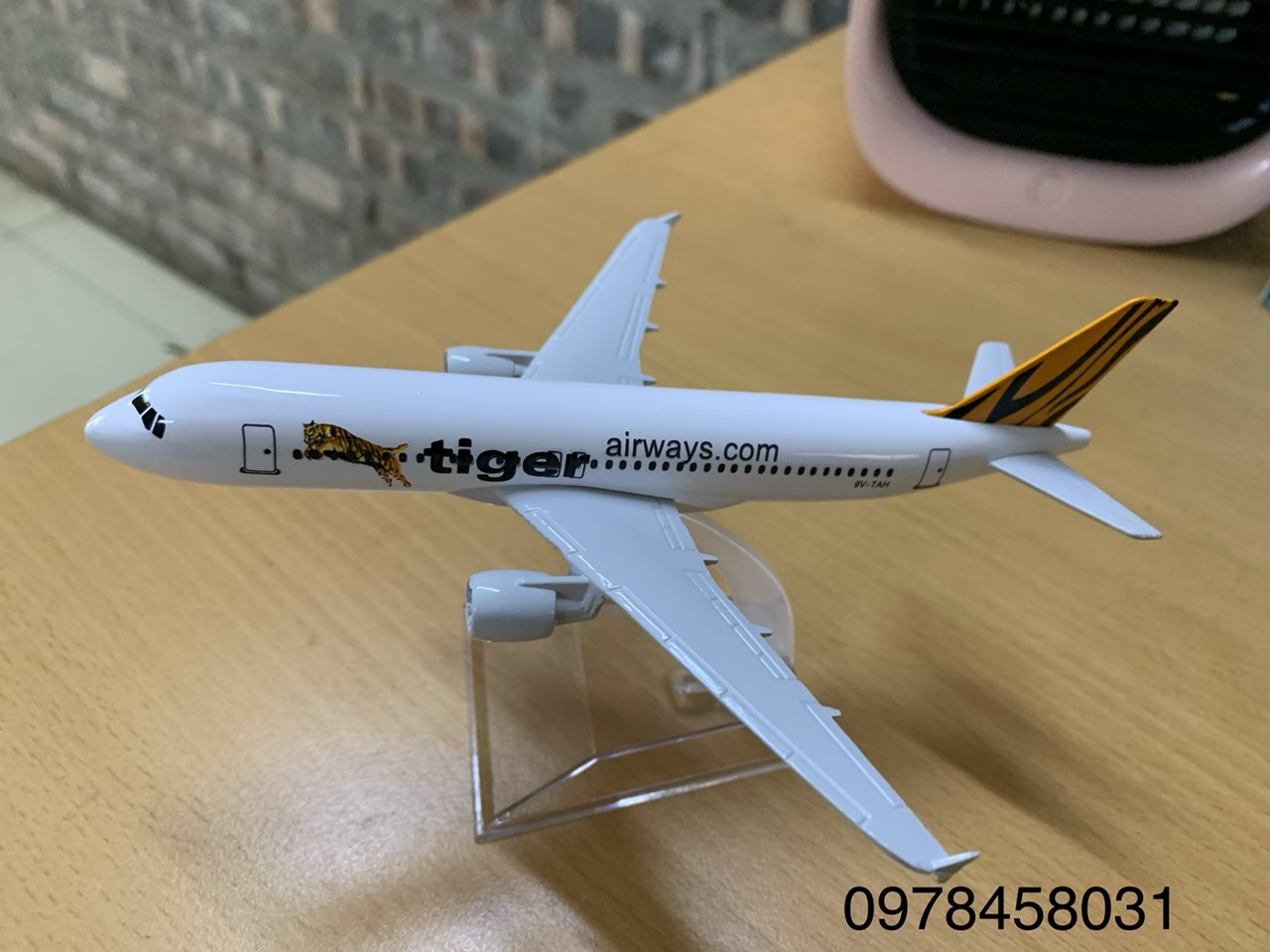 Mô hình máy bay Tiger Airways 16cm