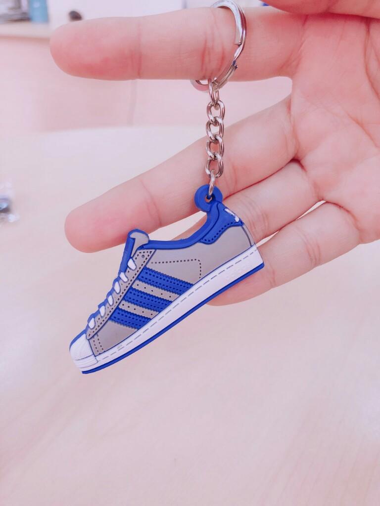 Combo 3 móc khóa hình giày 3 vạch A01