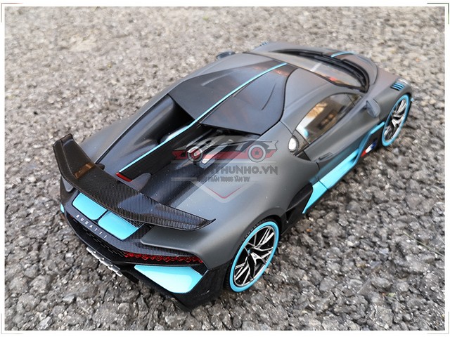 Xe mô hình Bugatti Divo, TL 1:24