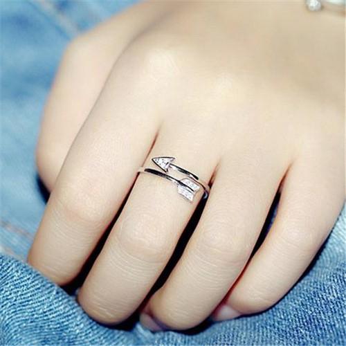 Nhẫn mũi tên đính đá 3 màu