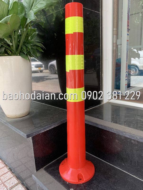 Cọc tiêu giao thông phân làn hình trụ 67cm
