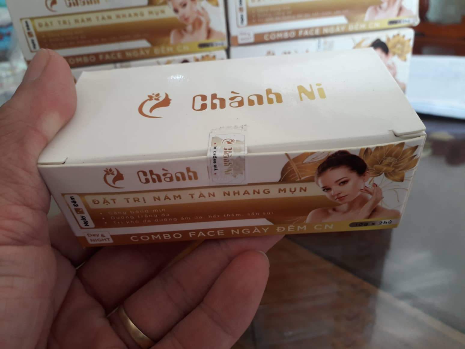 KEM CẶP CHÀNH NI NGÀY VÀ ĐÊM