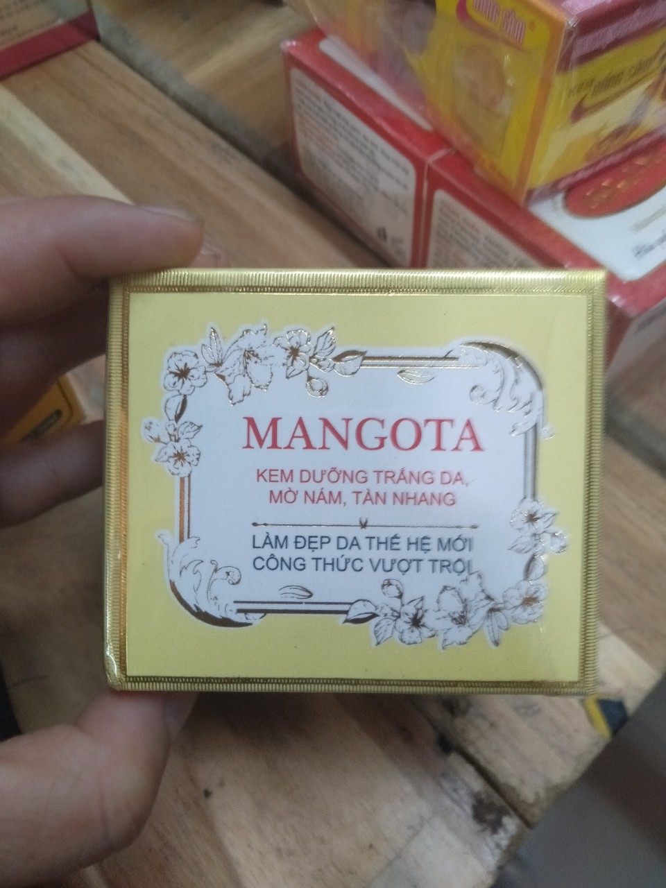 Kem Dưỡng Trắng Da Mờ Nám,Tàn Nhang Mangota