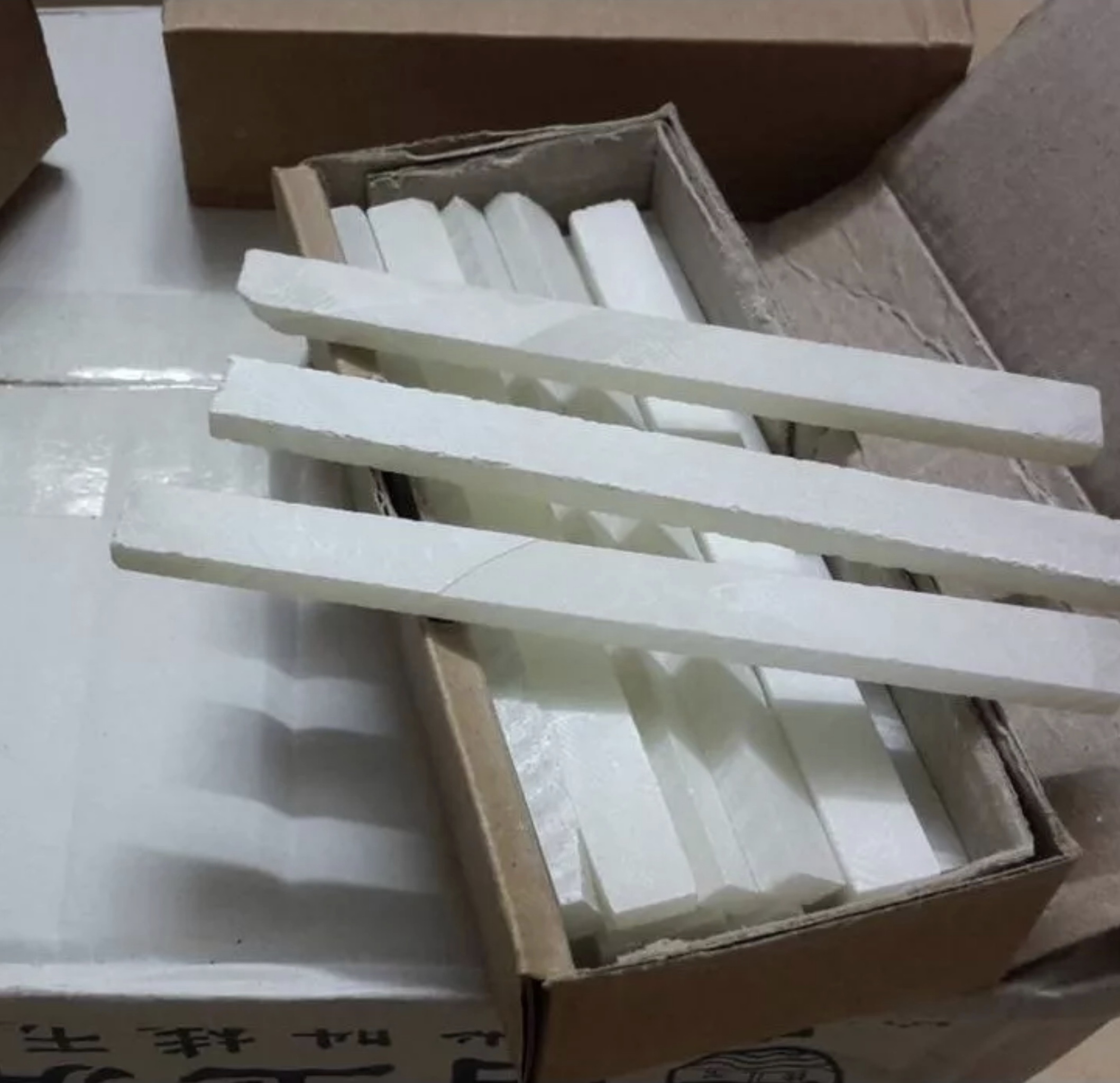 PHẤN ĐÁ(PHẤN KỸ THUẬT): DÙNG KẺ VẼ, LẤY DẤU TRÊN SẮT, THÉP (1 HỘP)