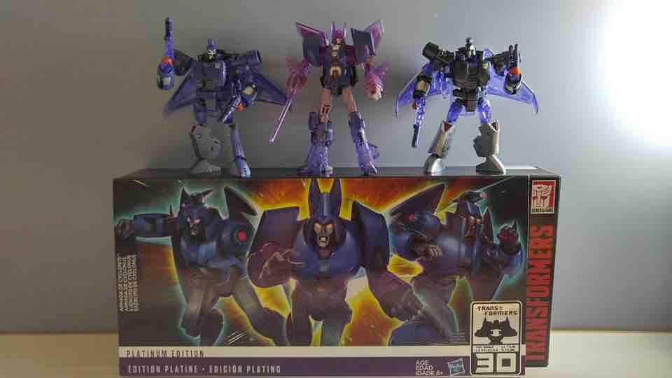 Robot Transformers biến hình máy bay Generations Cyclonus  