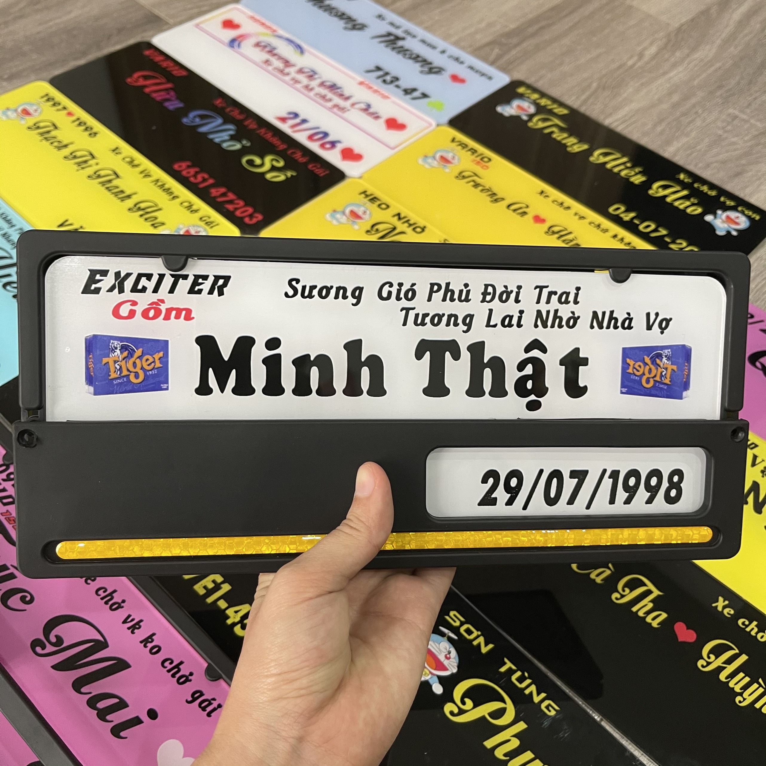 Bảng tên kiểu Indo full hộp đựng