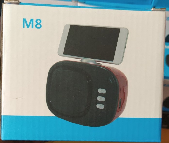 Loa bluetooth M8 có giá đỡ điện thoại