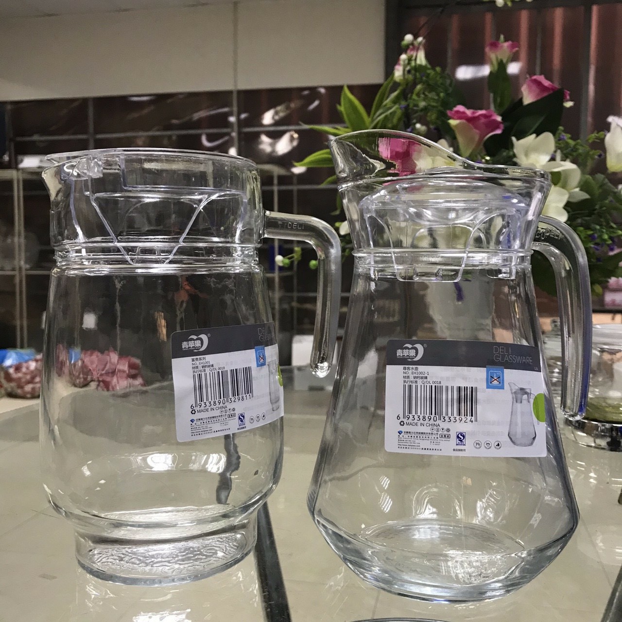 Bình thủy tinh đựng nước 1300ml dáng eo , tròn