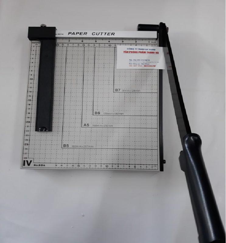 [HCM]Bàn cắt A4  sắt deli 8014