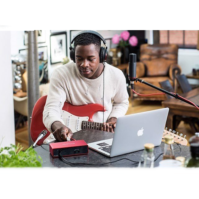 Bộ Kit thu âm Combo Phòng Thu (Micro Condenser Scarlett CM25 MKIII, Tai Nghe Kiểm Âm Scarlett HP60 MKIII, Soundcard Scarlett 2I2 Gen 3) | Focusrite Scarlett 2i2 Studio