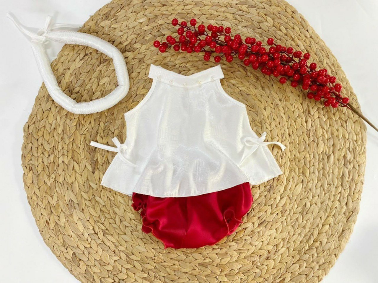 Set yếm gấm đính nơ