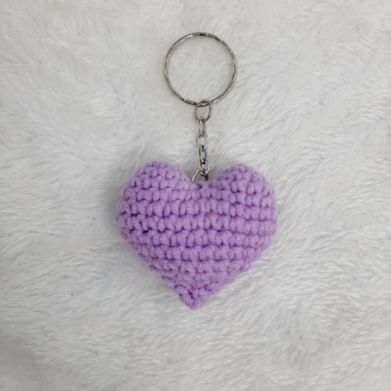 Móc khóa trái tim bằng len handmade dùng trang trí