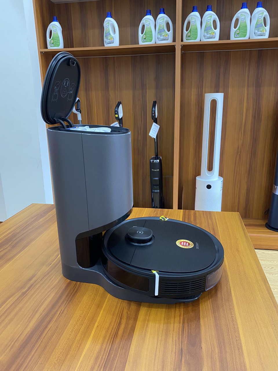[HCM]Robot hút bụi lau nhà Ecovacs Deebot OZMO T8 AIVI PLUS