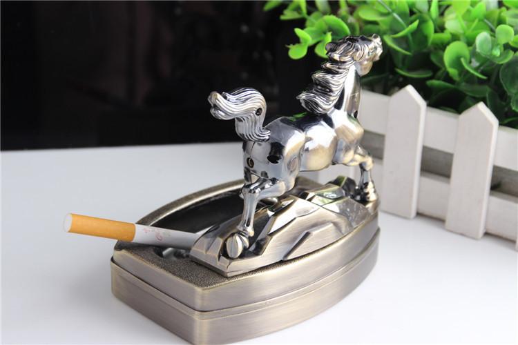 Bật lửa kiêm gạt tàn 2 chức năng hình Ngựa Phi ( Kim loại ) Size : 12cm X 11cm X 9cm