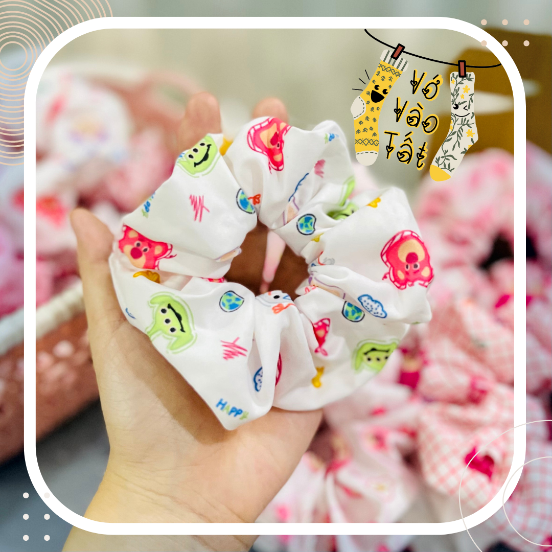 Dây buộc tóc scrunchies gấu dâu hồng lotso siêu xinh