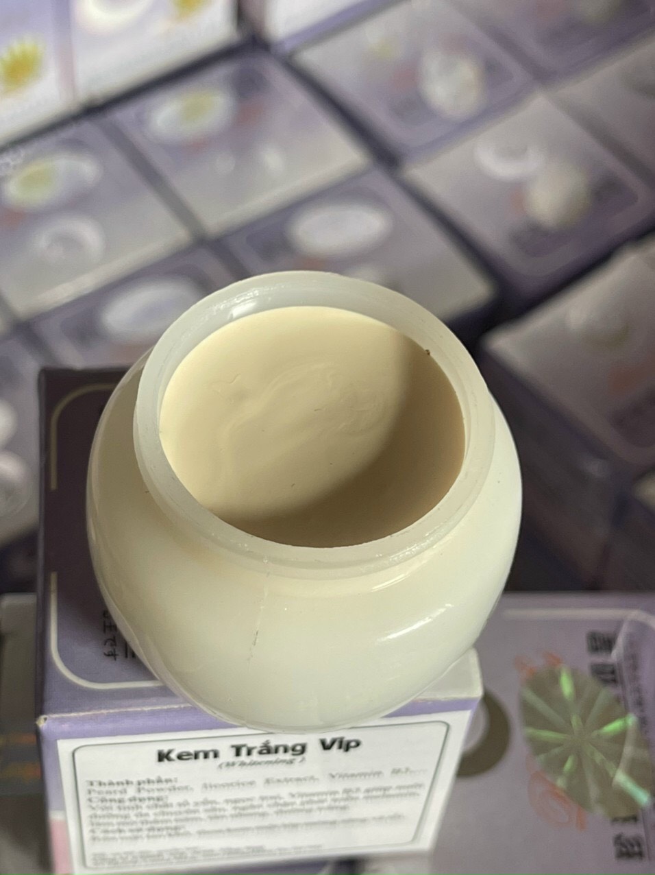 Kem trắng da ban ngày