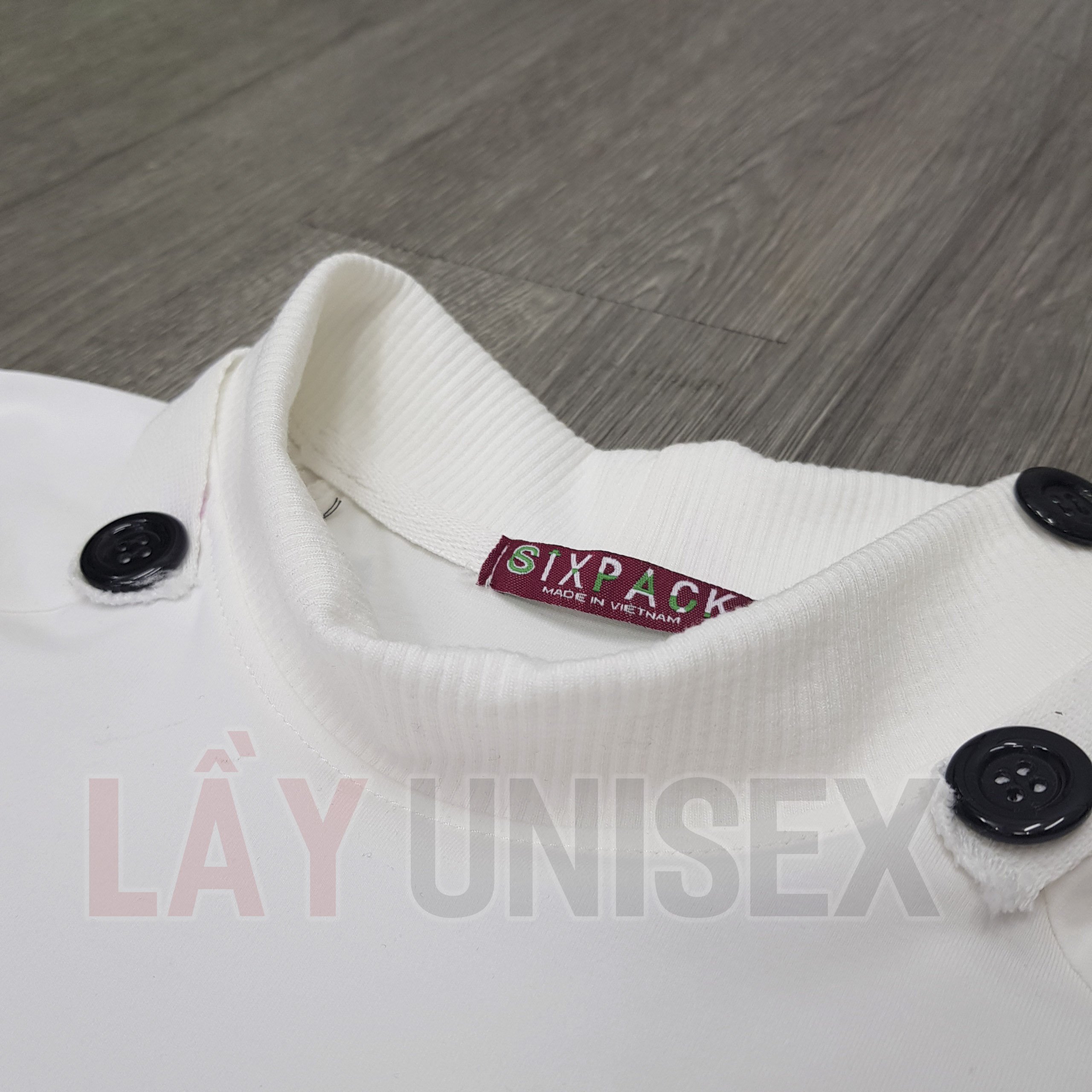 [HCM]Áo thun unisex ulzzang phối nút - Lay Unisex