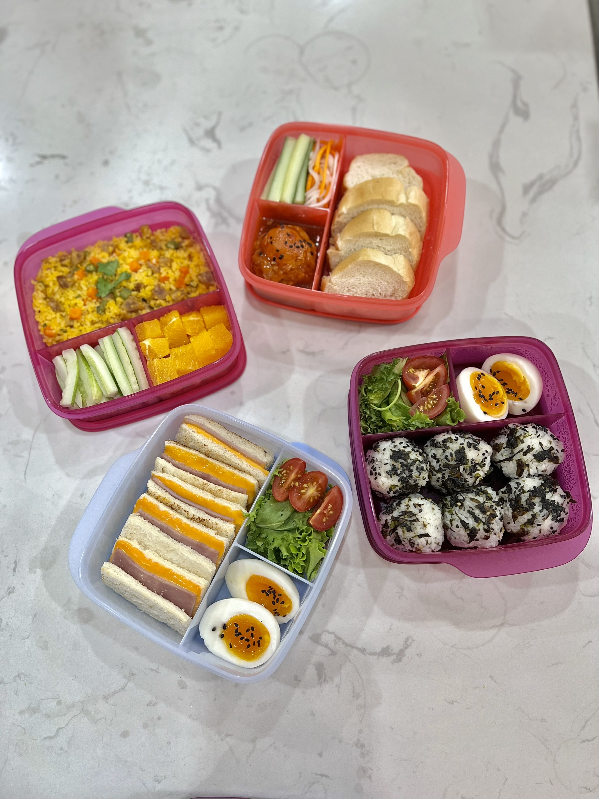 Hộp cơm tupperware lolly tup màu mới 2023 màu ngẫu nhiên giá/1 hộp