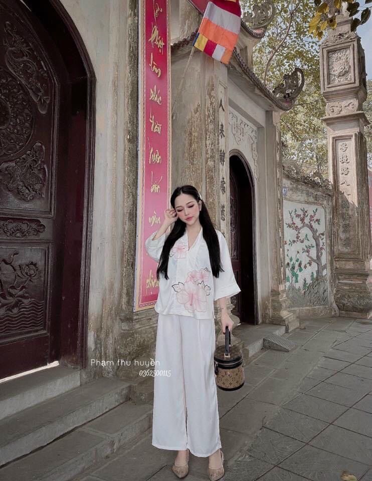 Set lam đi lễ chùa lụa