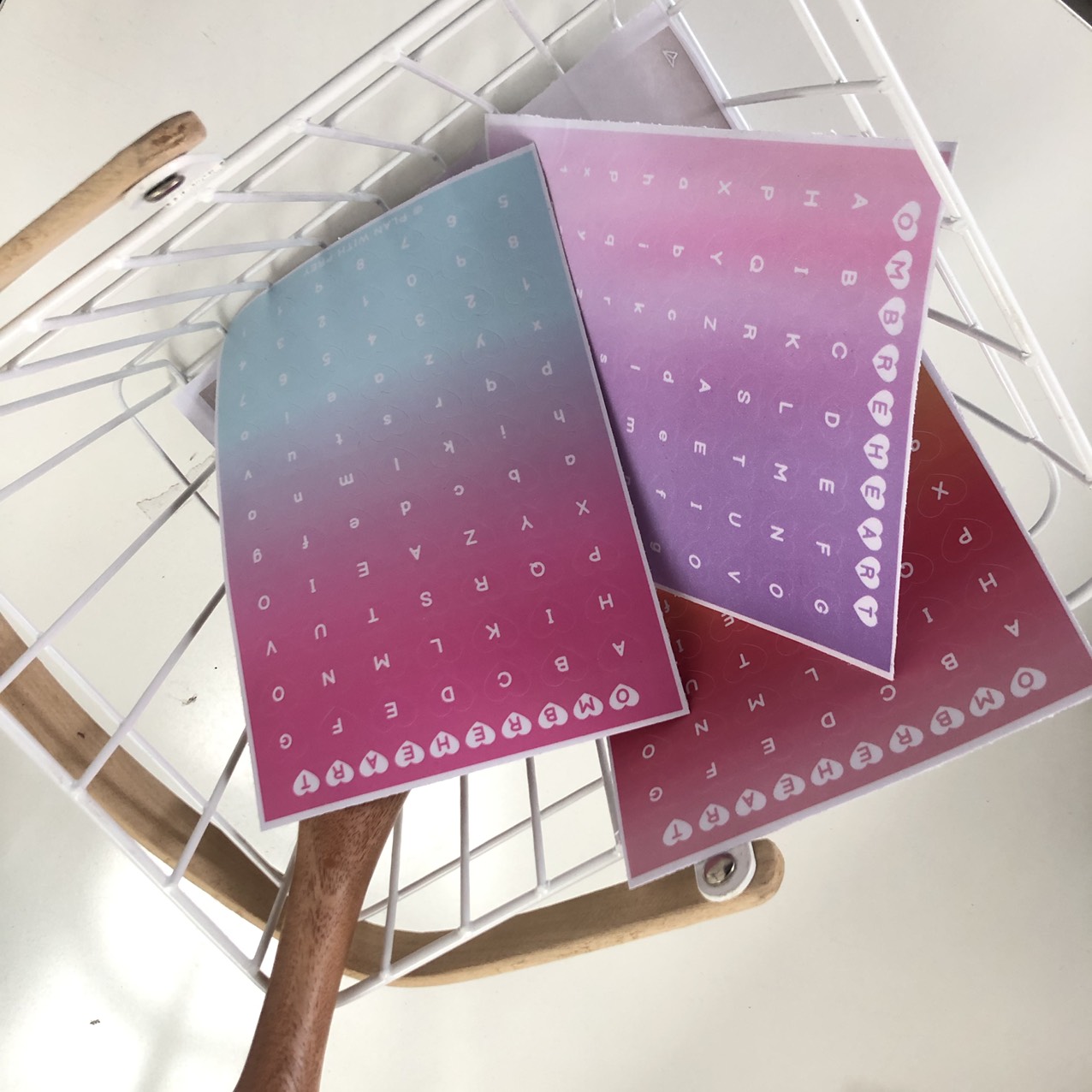 Sticker trái tim bảng chữ cái trang trí toploader