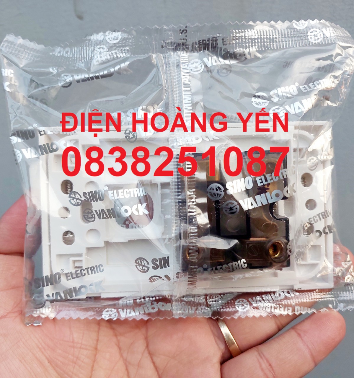 MẶT 2 Ổ CẮM 1 CÔNG TẮC SINO