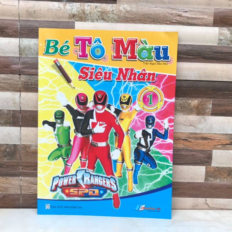 Bé tập tô màu cho bé siêu nhân [VPP Trí Đức]