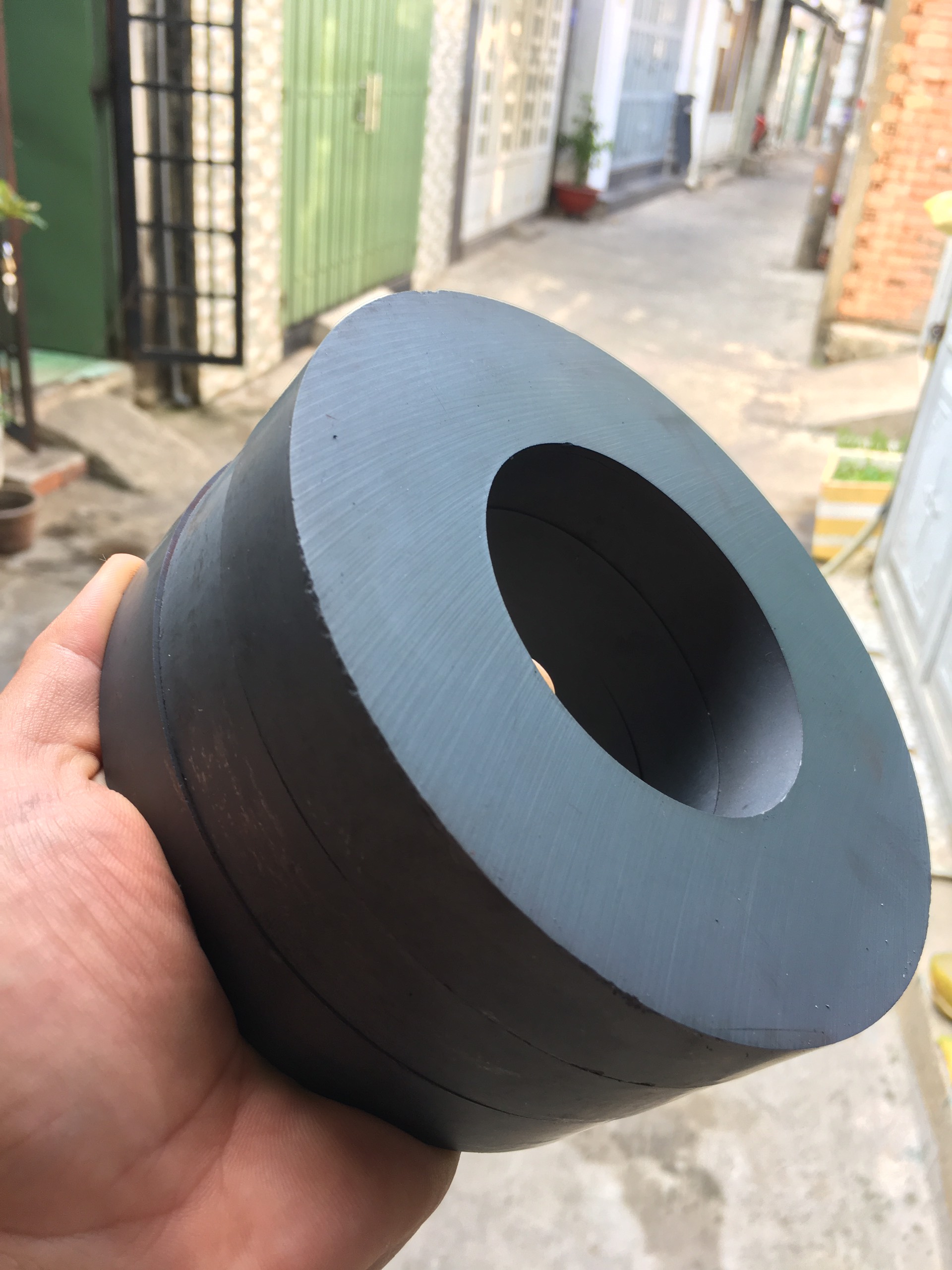 [HCM]Nam Châm Ferrite Ø 120x20 Lỗ 60 - Nam Châm Đen Y30