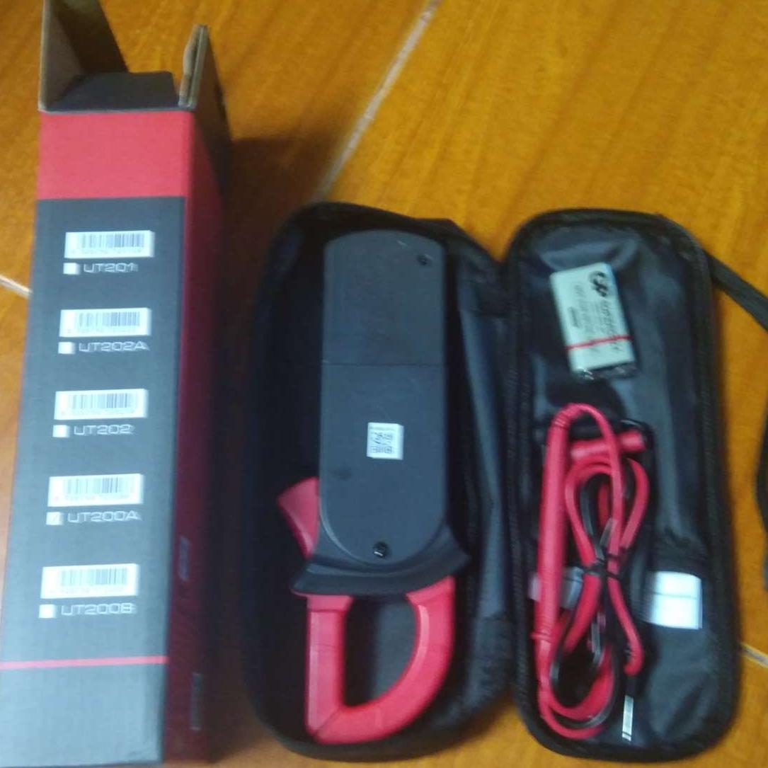 Ampe kìm uni-T UT202+