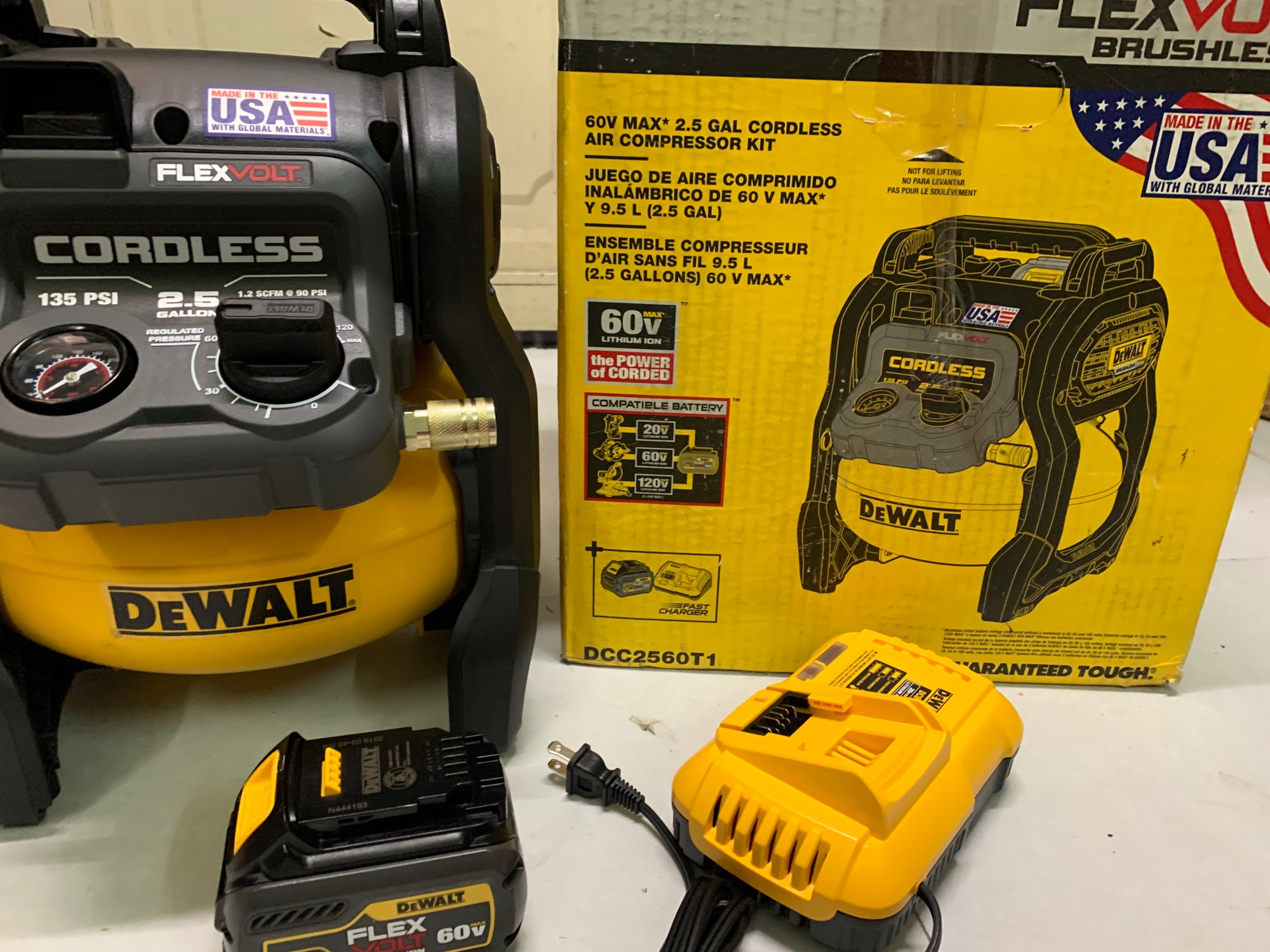 [HCM]Máy bơm hơi Dewalt DCC2560 USA