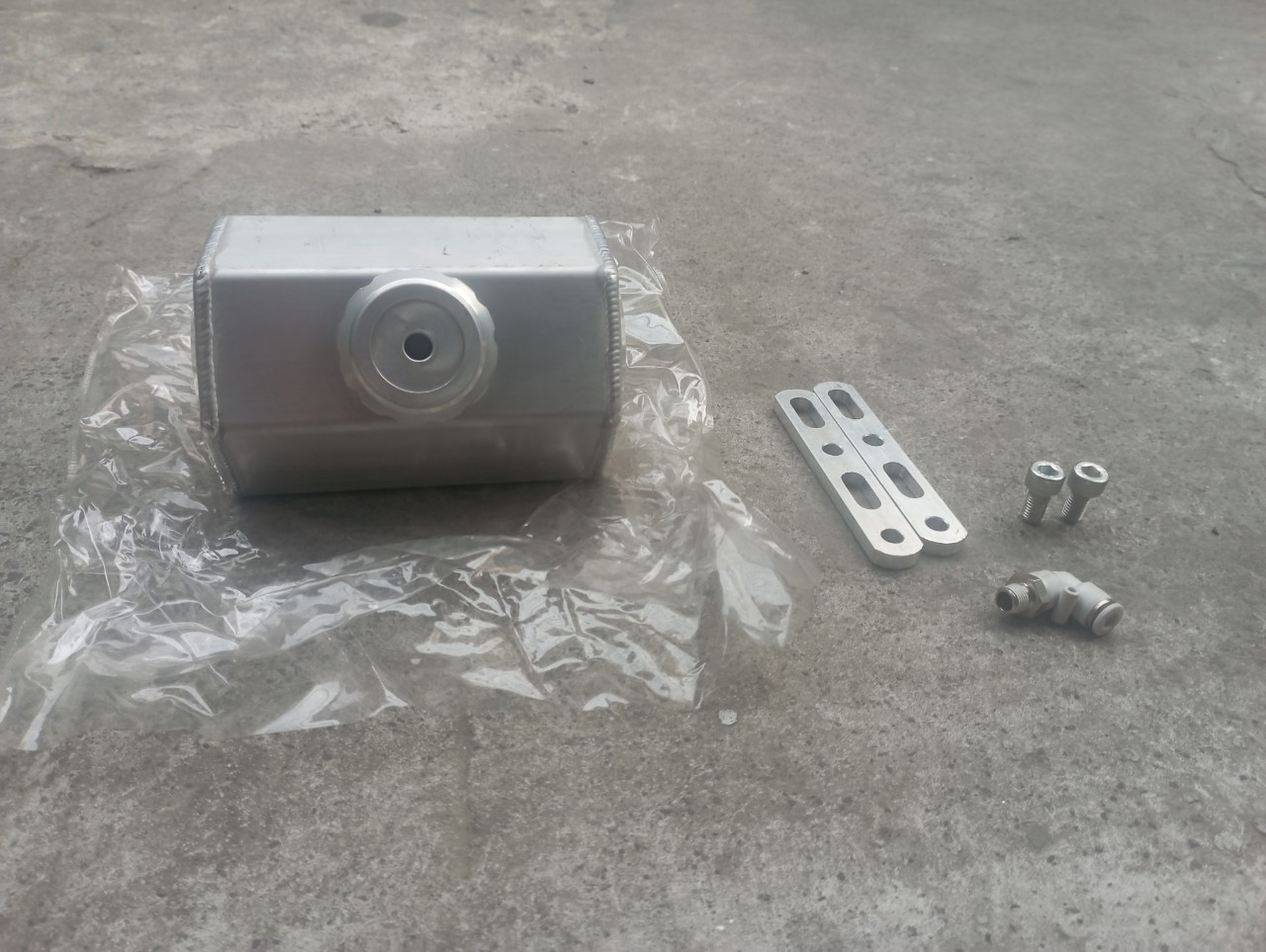 Thailand drag car Mini fuel tank, about 1 litre tank, drag ball