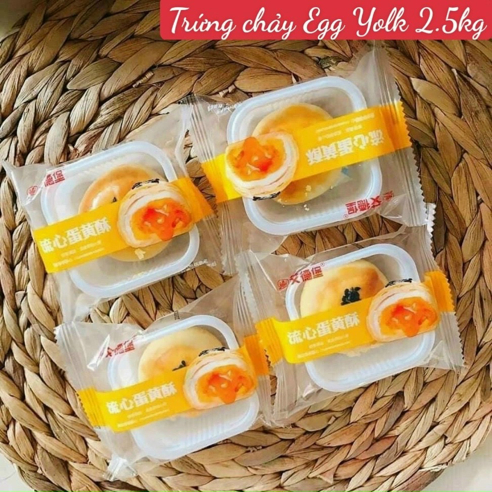 Bánh pía trứng chảy ngàn lớp 1 cái