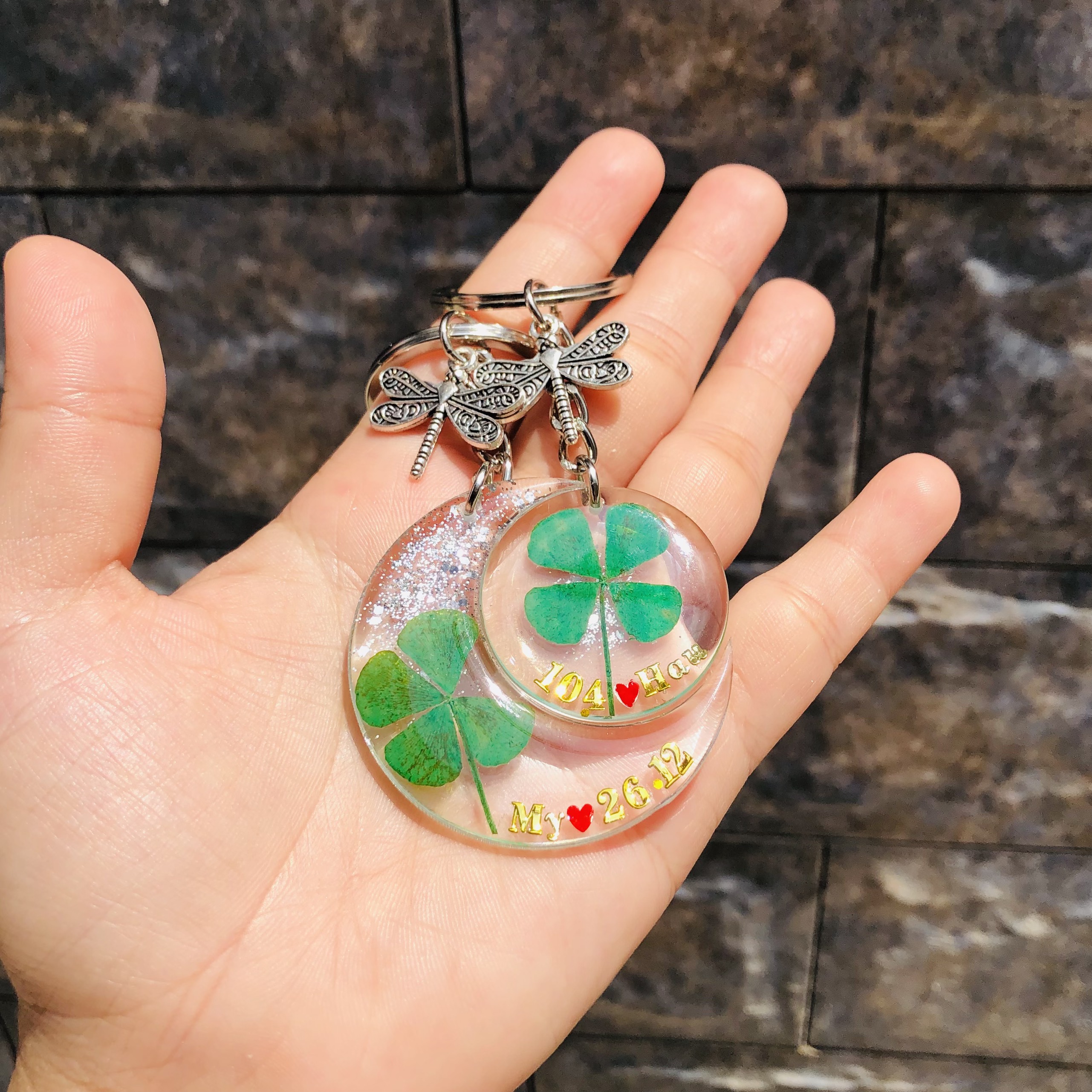 Móc khóa cặp đôi cỏ 4 lá thật (thêm tên theo yêu cầu) handmade Lilande