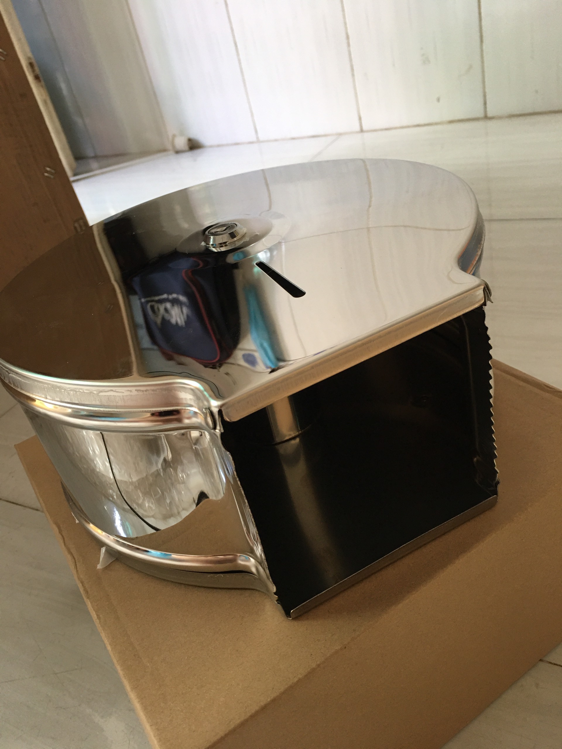 Hộp đựng giấy inox cuộn lớn