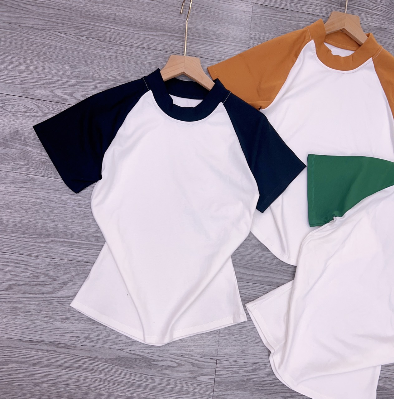 Áo thun nữ dáng ôm phối tay phom dài ( Mã Raglan dưới 55kg )