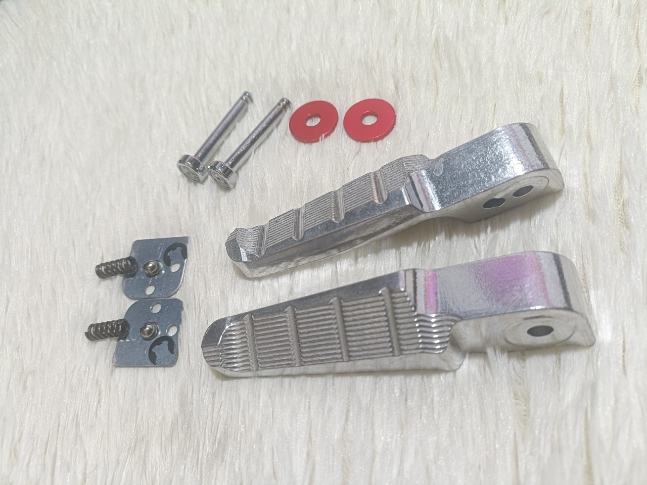 Gác chân sau takegawa bật bi cho xe máy honda