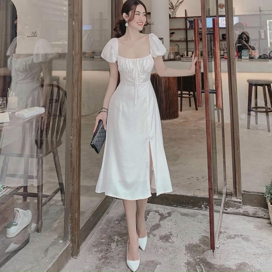 Đầm trắng cổ vuông xẻ tà