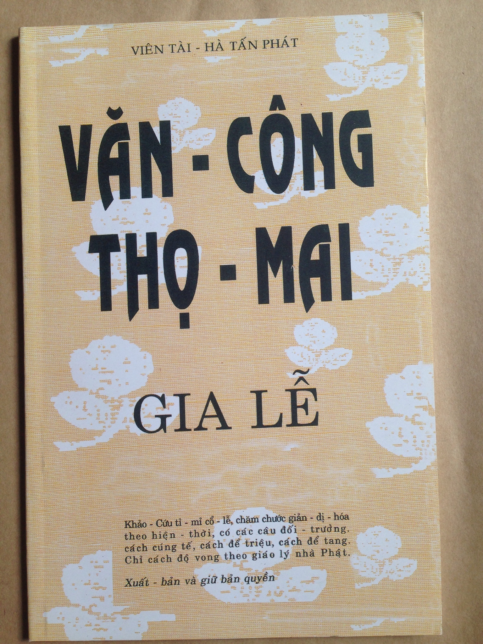 Sách văn công thọ mai gia lễ