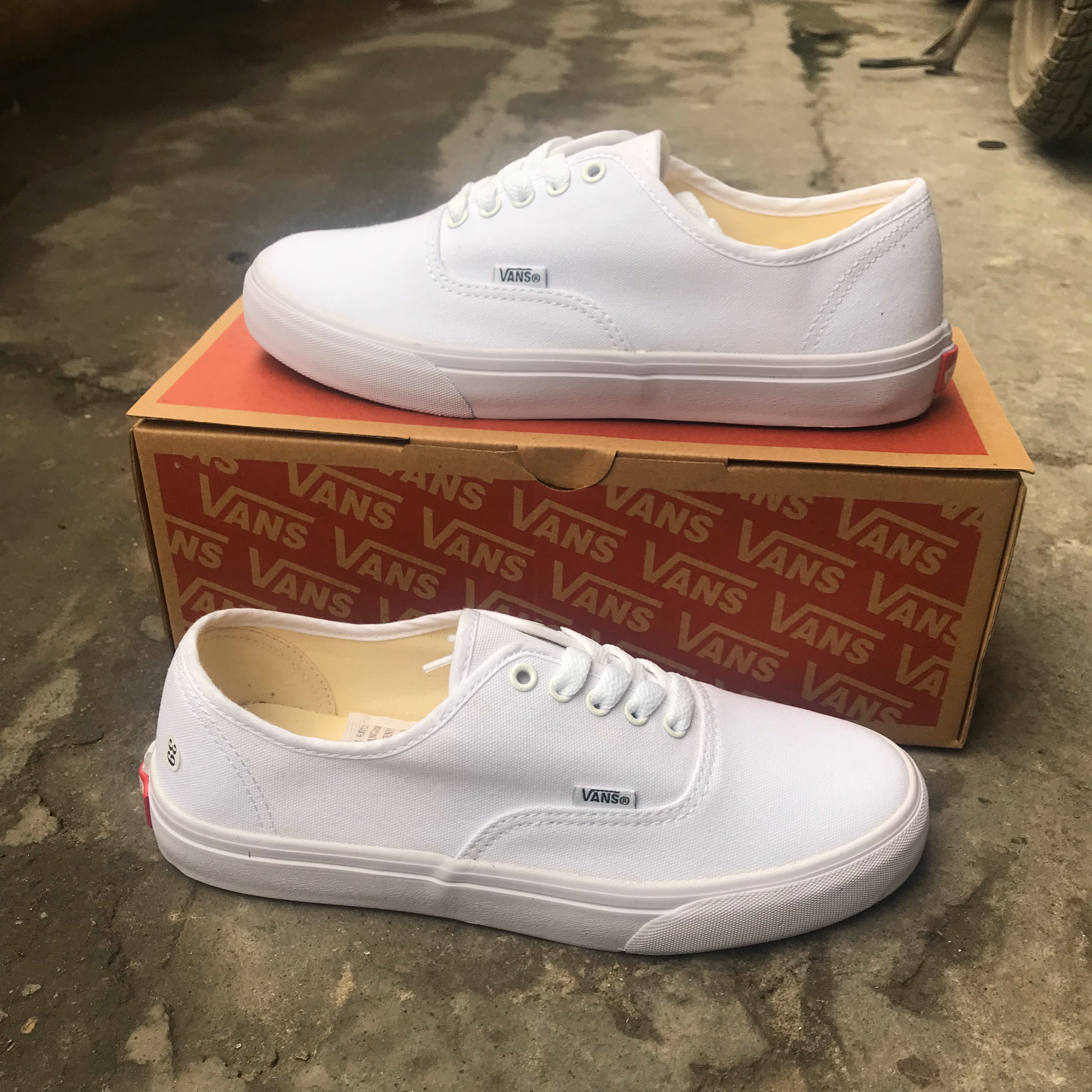 Giày Vans classic Trắng (Full box, tag)