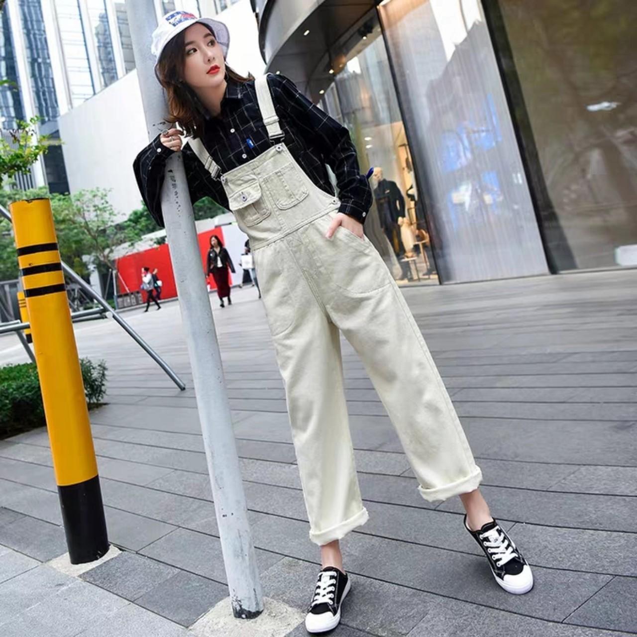 YẾM QUẦN KAKI MÀU ĐEN UNISEX (2 TÚI TRƯỚC NGỰC)
