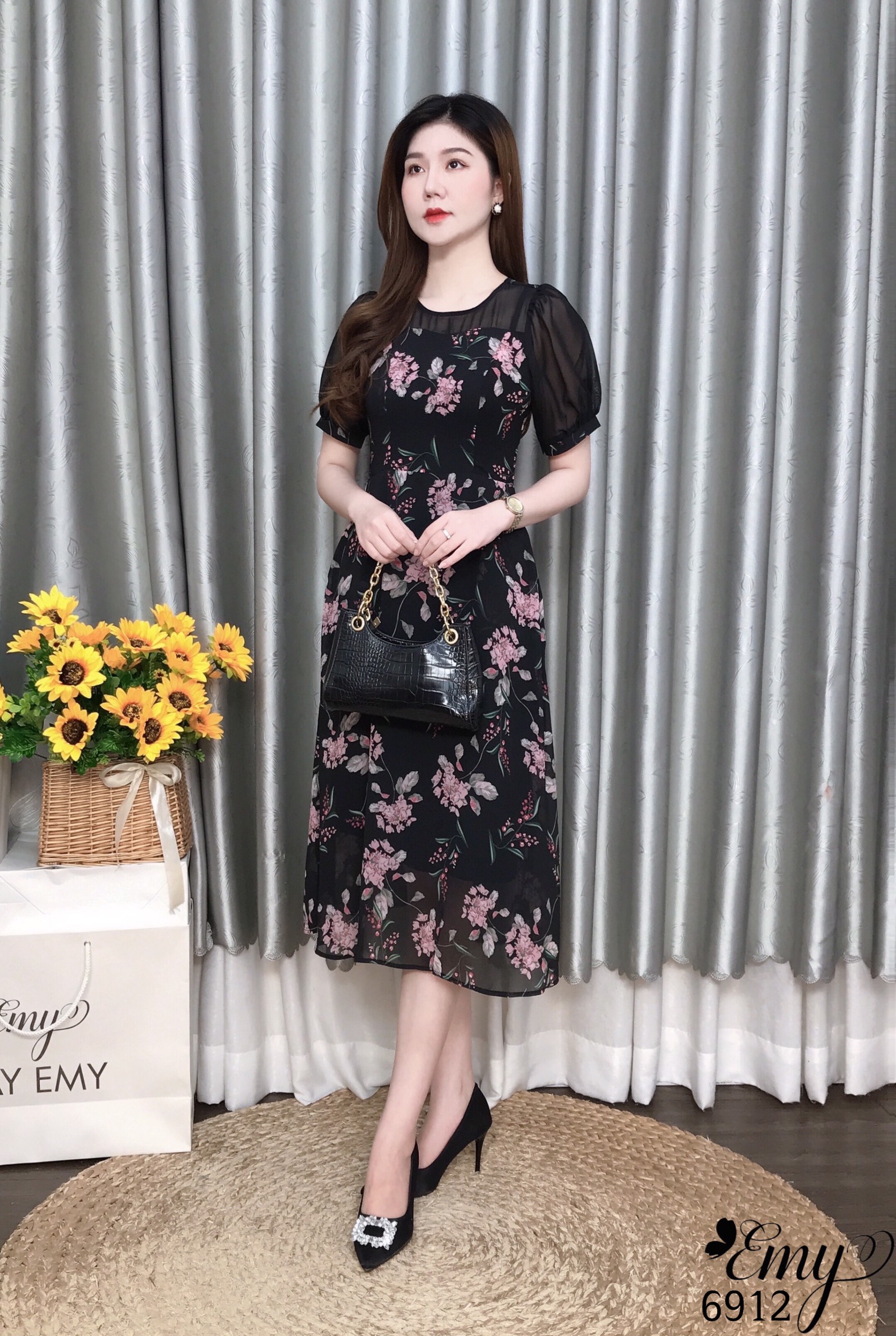 Đầm EMY EM6912 Xoè Cổ Phối