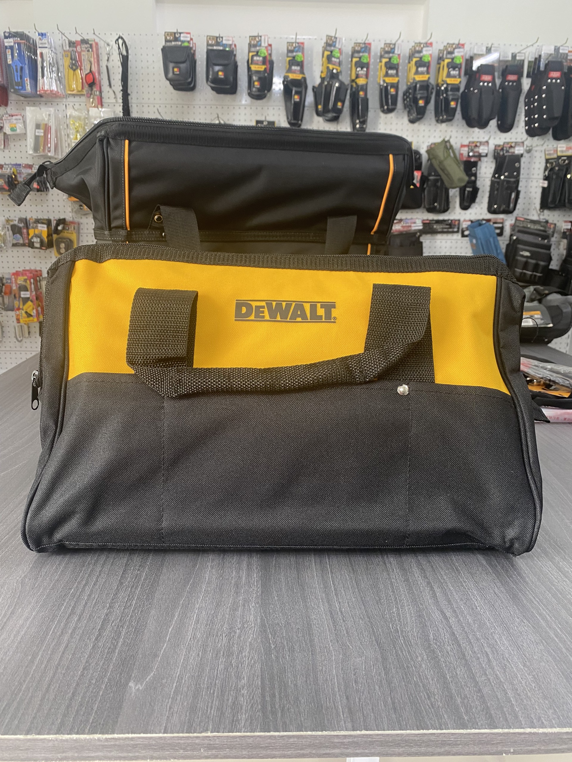 Túi Dewalt size lớn