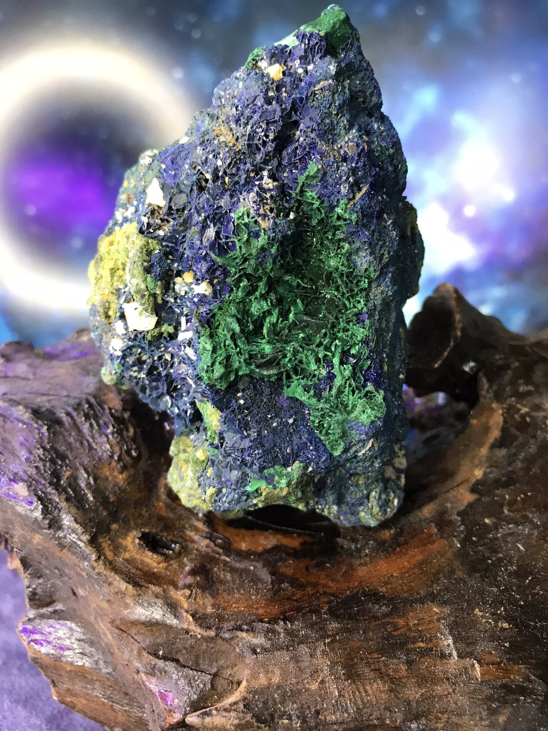 Đá lông công Azurite Malachite tự nhiên kèm đế gỗ Ms53