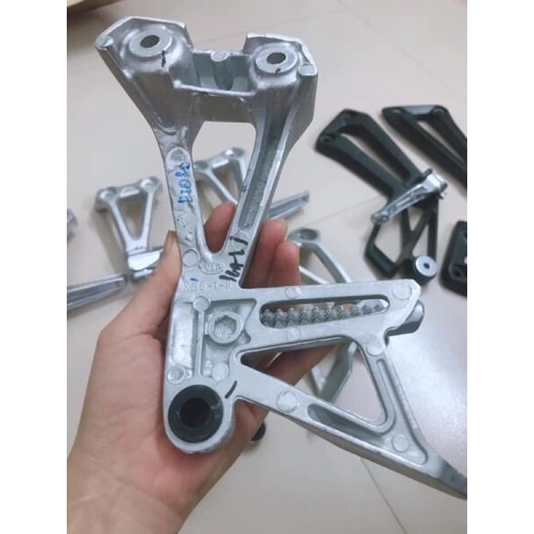 Để chân sau winner x / chân gập winner